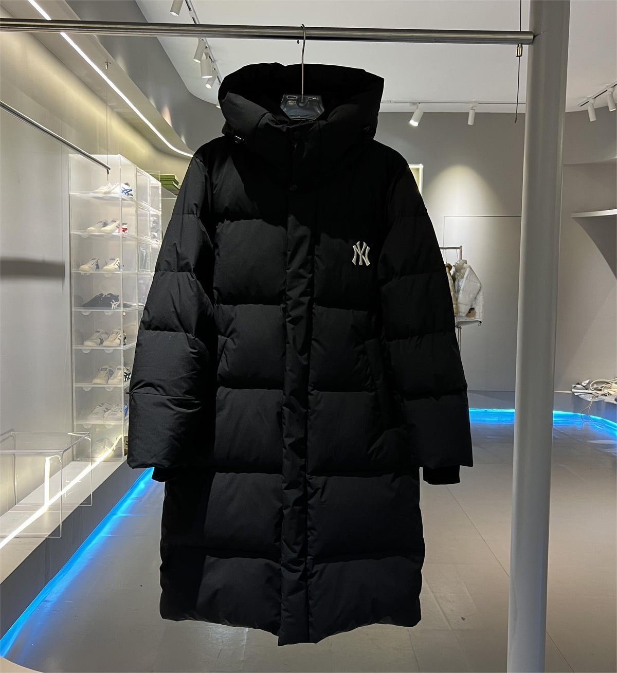 MLB New York Yankees Long Hooded Puffer Coat in Black