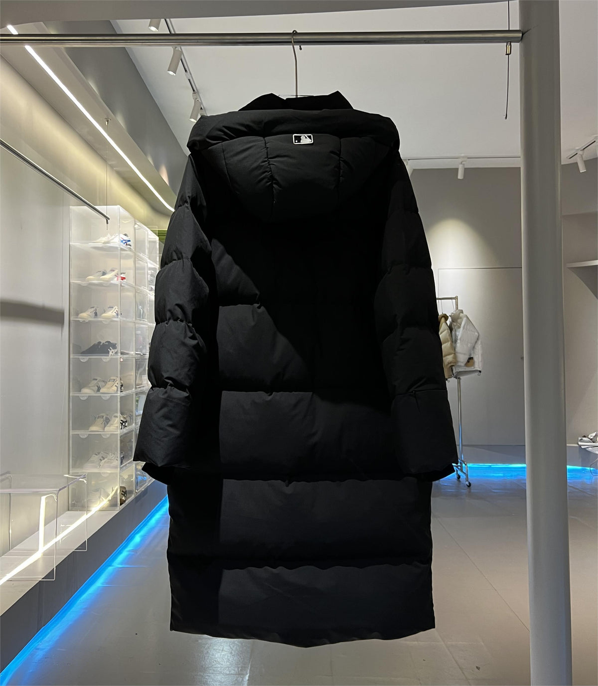 MLB New York Yankees Long Hooded Puffer Coat in Black